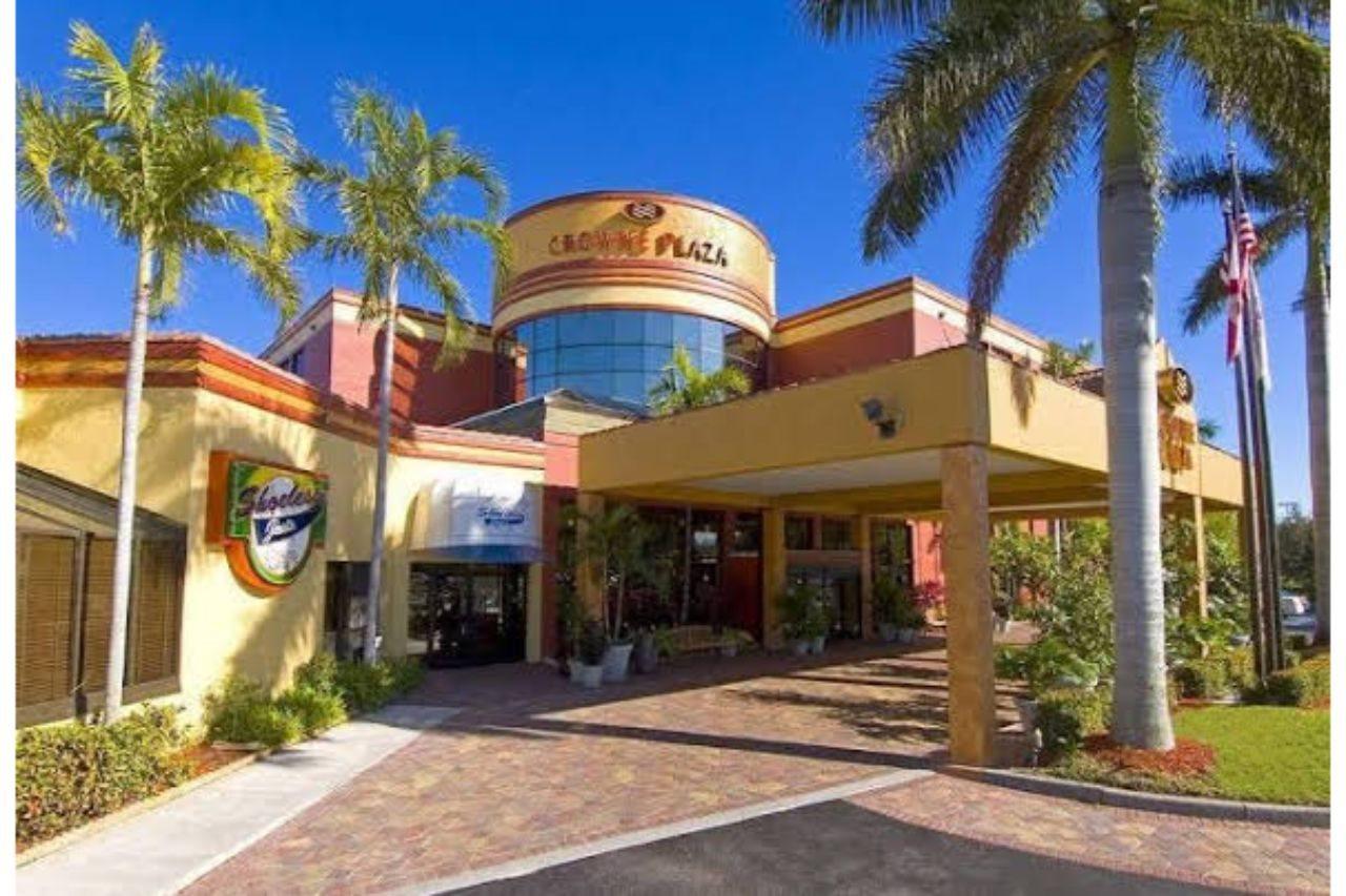 Doubletree By Hilton Fort Myers At Bell Tower Shops Exteriör bild