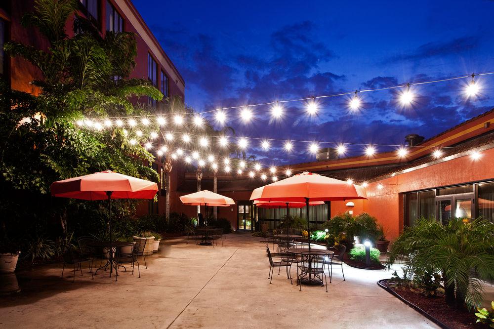 Doubletree By Hilton Fort Myers At Bell Tower Shops Exteriör bild