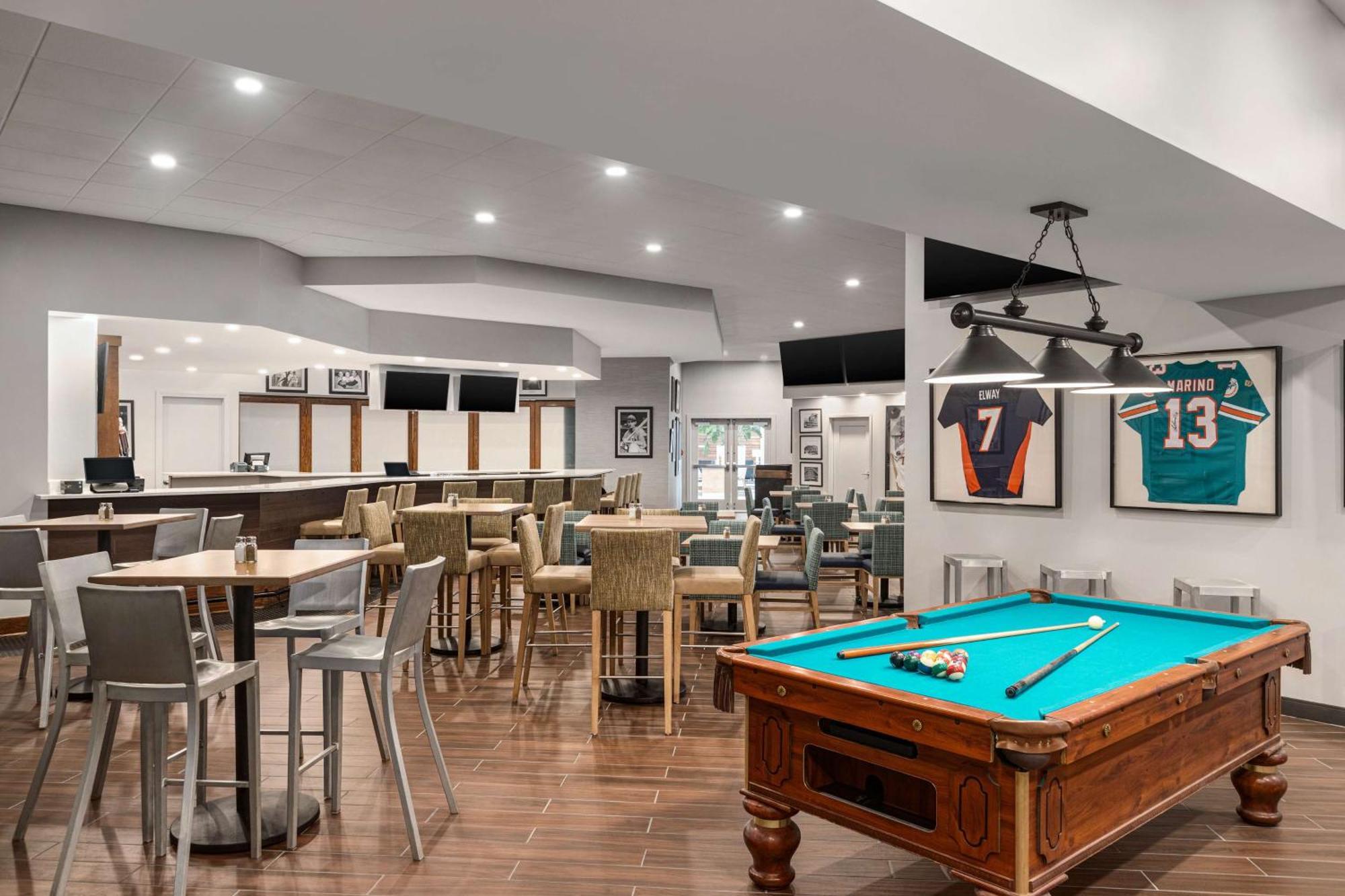 Doubletree By Hilton Fort Myers At Bell Tower Shops Exteriör bild