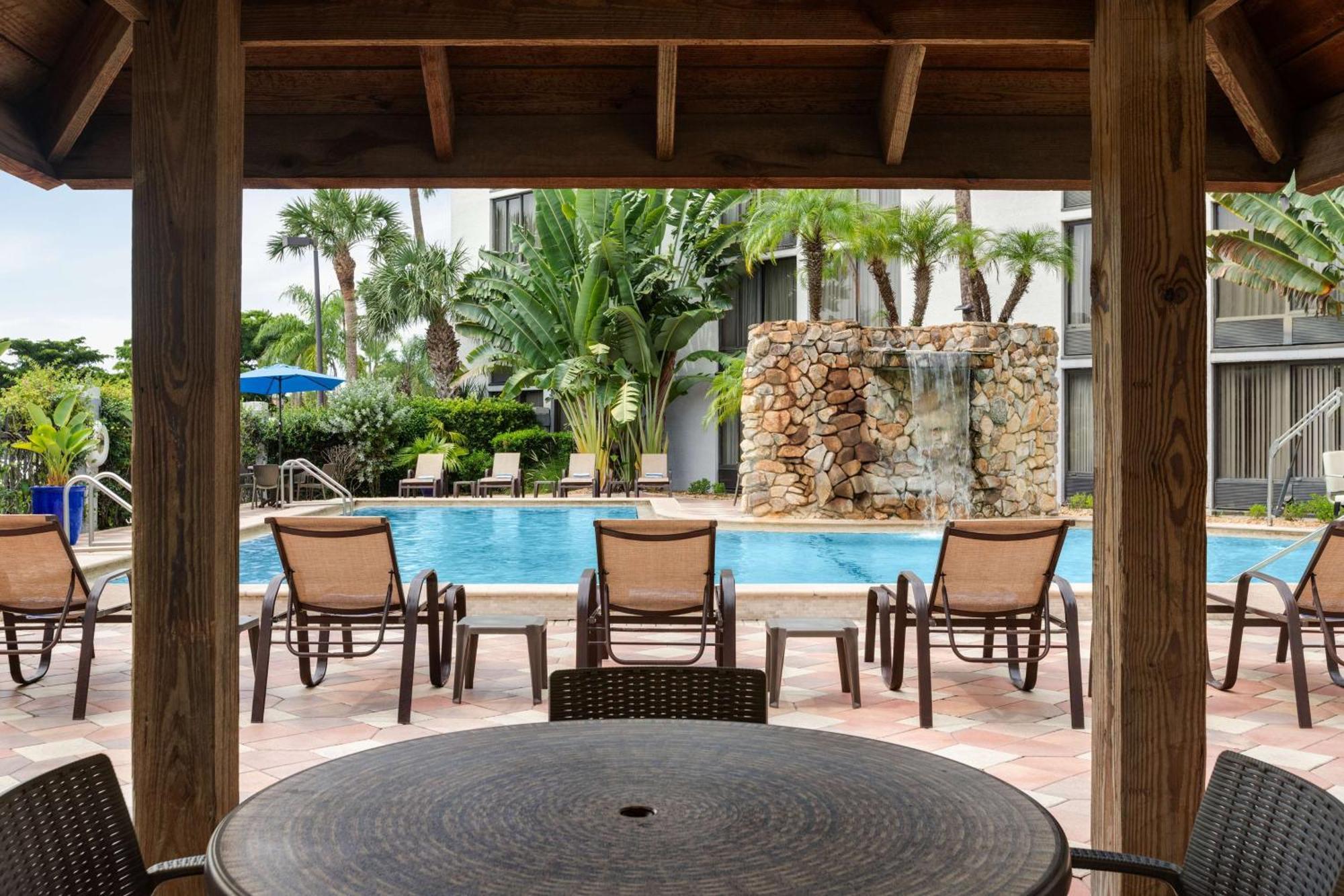 Doubletree By Hilton Fort Myers At Bell Tower Shops Exteriör bild