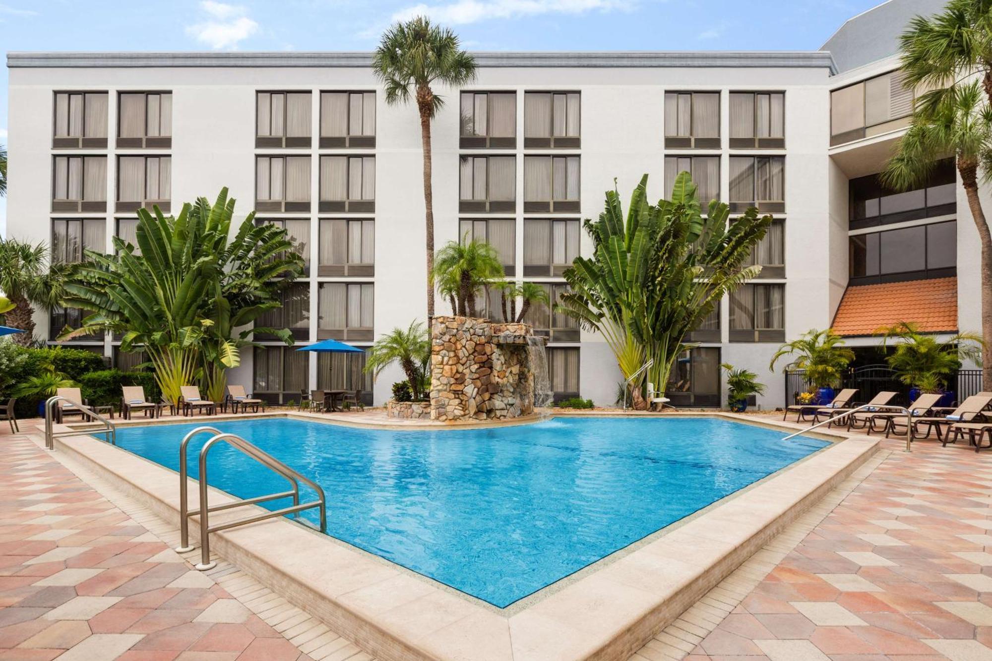 Doubletree By Hilton Fort Myers At Bell Tower Shops Exteriör bild