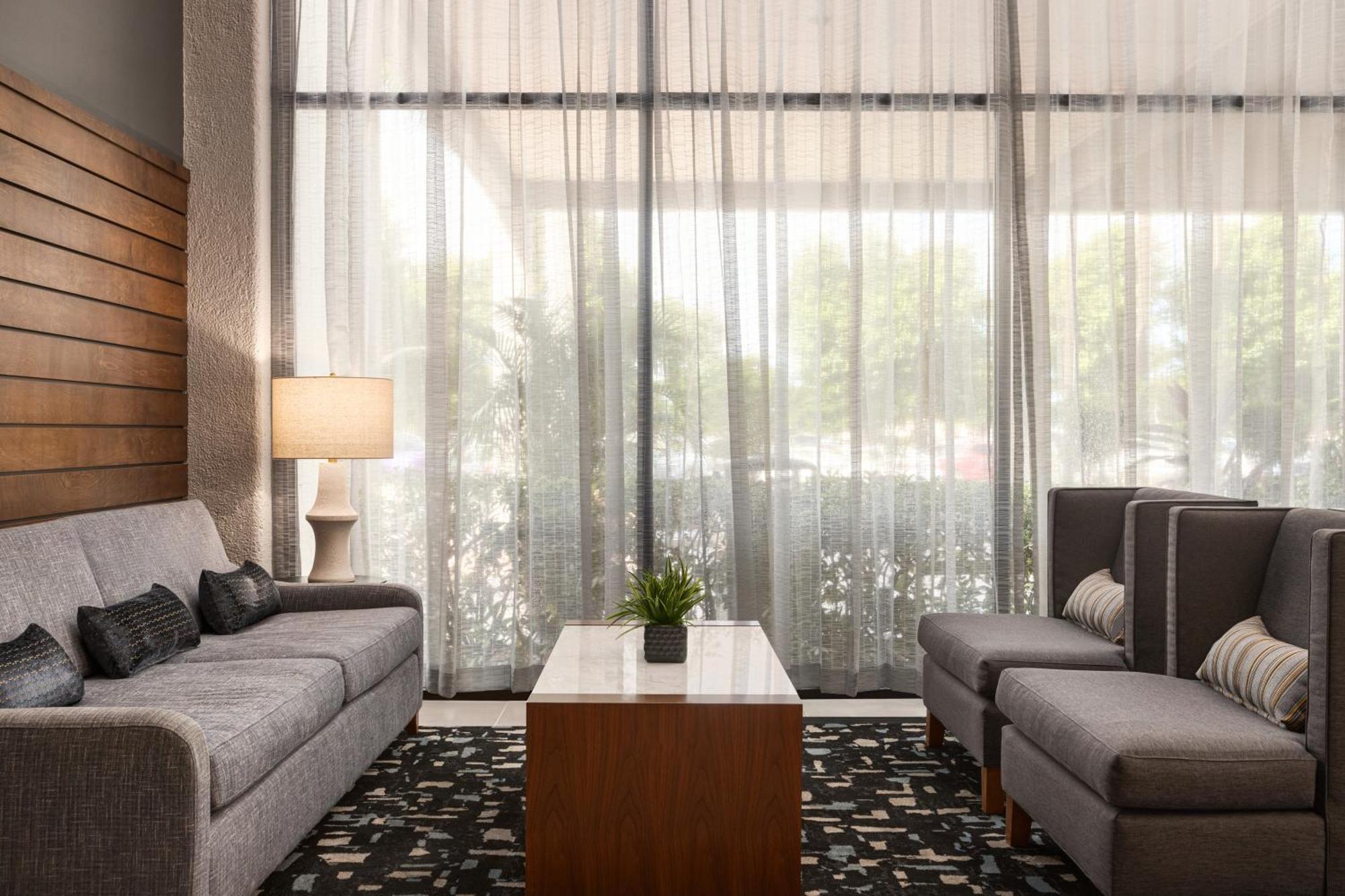 Doubletree By Hilton Fort Myers At Bell Tower Shops Exteriör bild