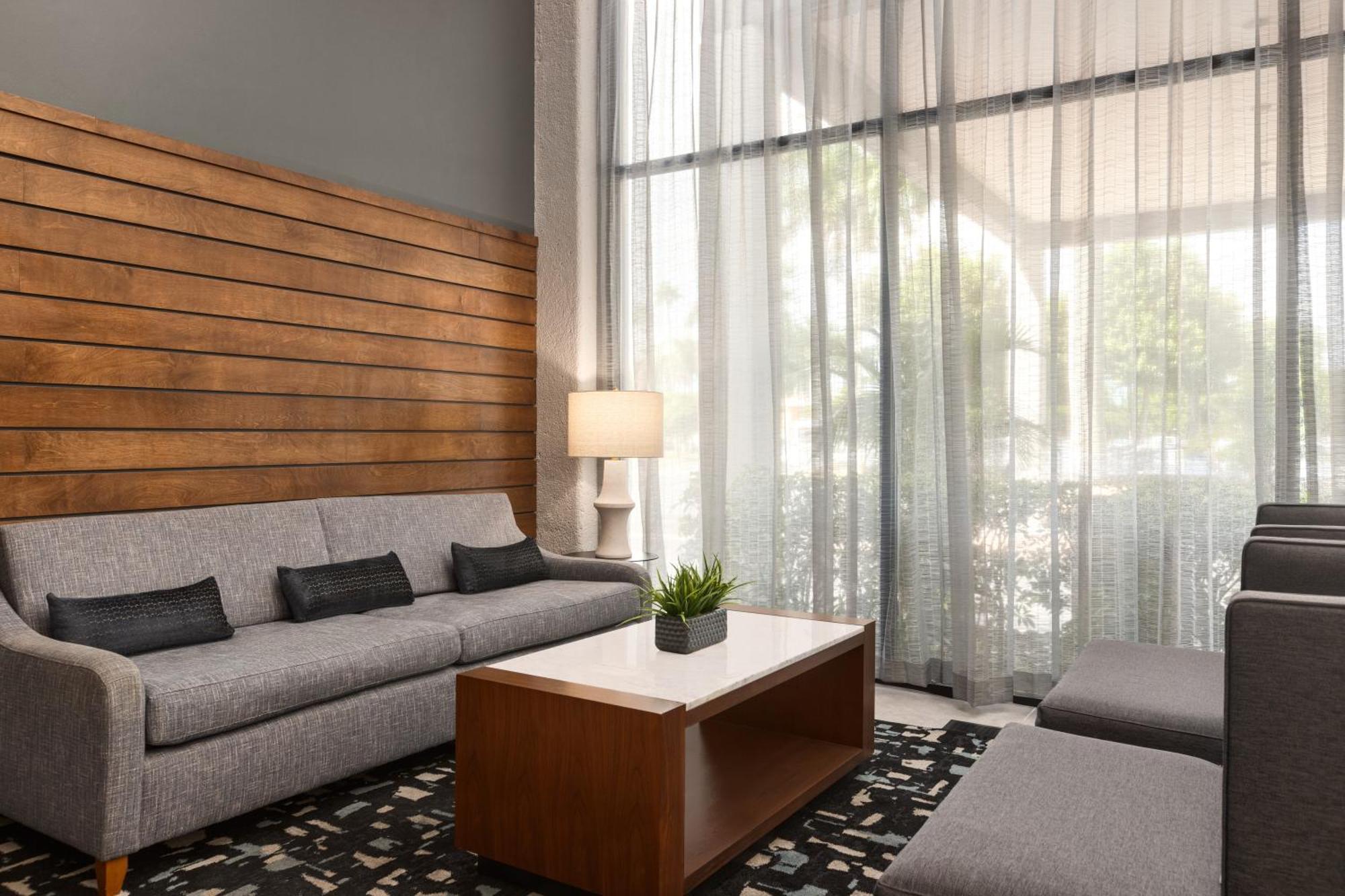 Doubletree By Hilton Fort Myers At Bell Tower Shops Exteriör bild