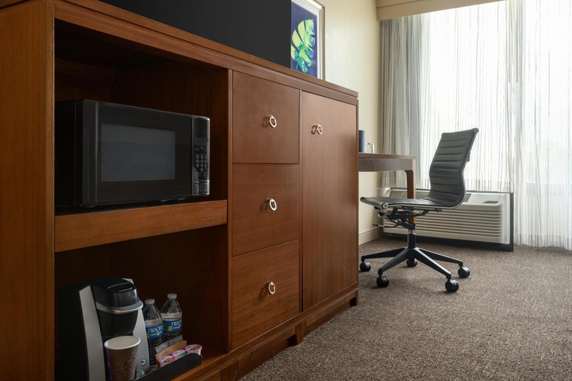 Doubletree By Hilton Fort Myers At Bell Tower Shops Exteriör bild