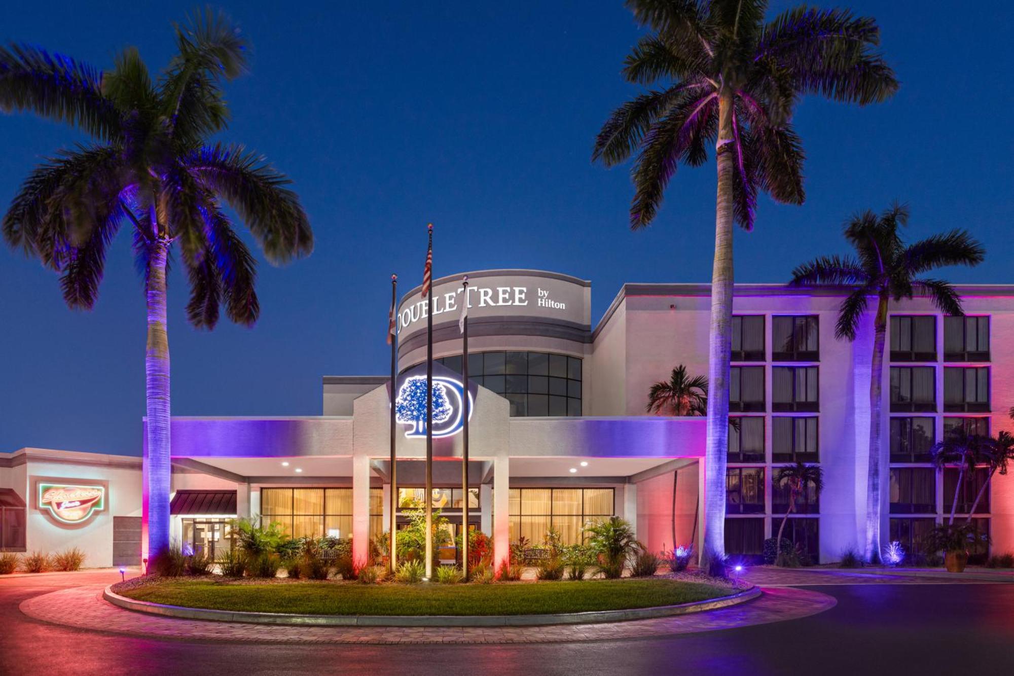 Doubletree By Hilton Fort Myers At Bell Tower Shops Exteriör bild